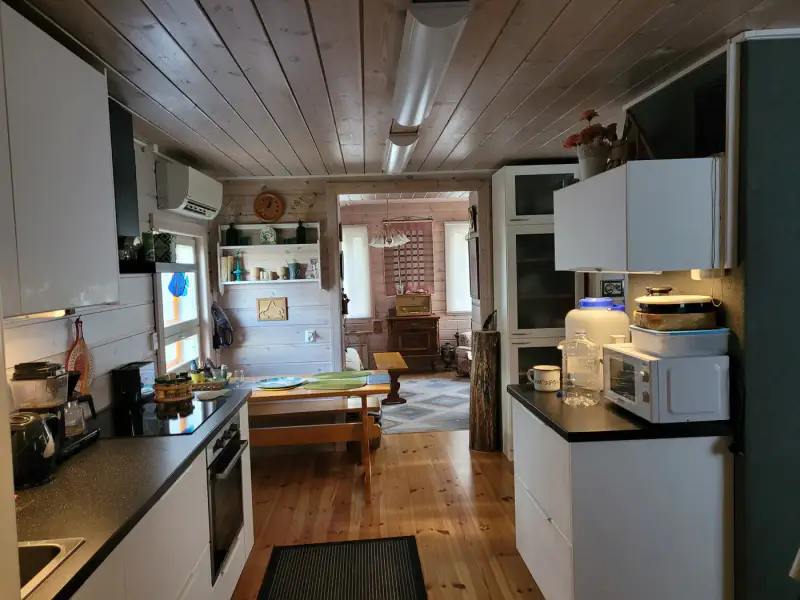 Maison/mökki ~96 m² (1985) + rantasauna récente, 6 880 m² et ~100 m de rive — Tallusjärvi / Tervo — 8