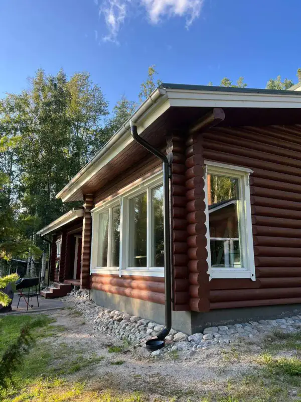 Maison rondins ~73 m² (1980/2009) + garage 2022, 4 200 m², Leppävesi — Toivakka — 2