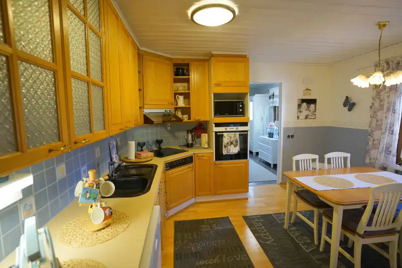 Maison ~121 m² (1984) + garage, 3 020 m² dont palsta rive — Ylivojakkala / Tornio — 8