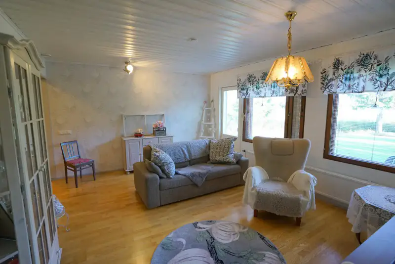 Maison ~121 m² (1984) + garage, 3 020 m² dont palsta rive — Ylivojakkala / Tornio — 4