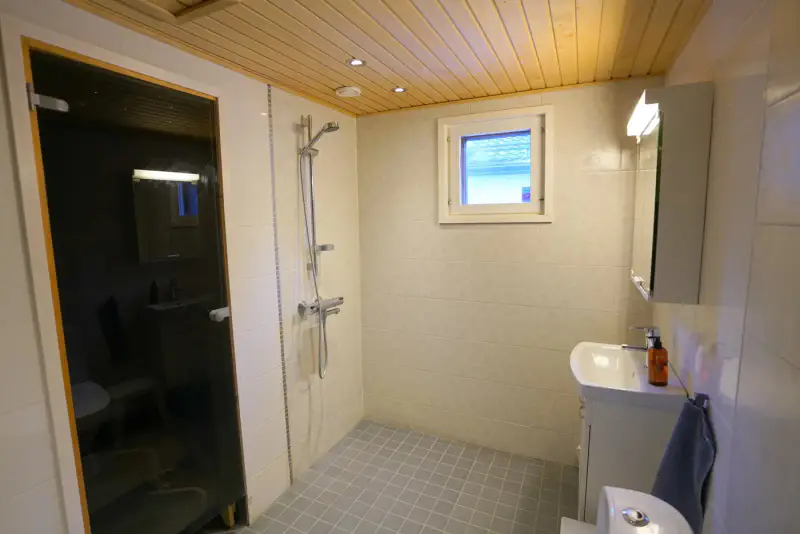 Maison ~121 m² (1984) + garage, 3 020 m² dont palsta rive — Ylivojakkala / Tornio — 14