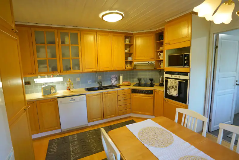Maison ~121 m² (1984) + garage, 3 020 m² dont palsta rive — Ylivojakkala / Tornio — 6