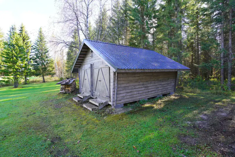 Maison ~121 m² (1984) + garage, 3 020 m² dont palsta rive — Ylivojakkala / Tornio — 18