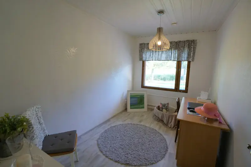 Maison ~121 m² (1984) + garage, 3 020 m² dont palsta rive — Ylivojakkala / Tornio — 9