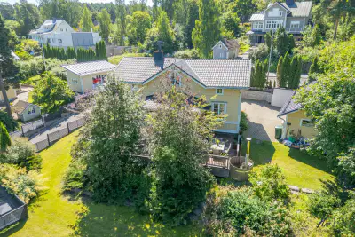 Maison bois protégée ~1897 ~99 m², rive mer Hirvensalo (~15 m), määräosa — Moikoinen / Turku — 1