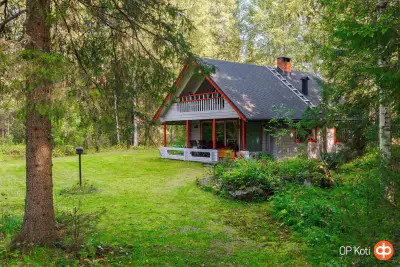 Chalet en rondins 1992, rive privée Utosjoki ~150 m, 2 600 m² — Piirovansaari, Utajärvi — 1