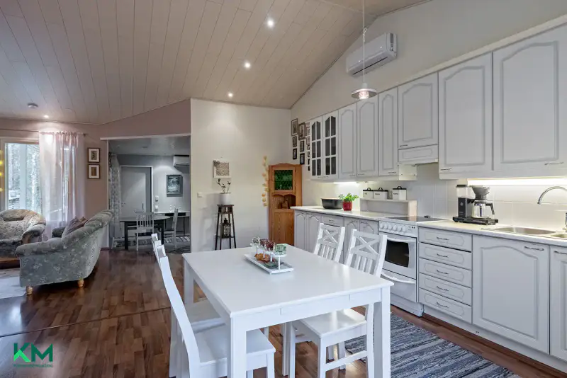 Maison rénovée ~120 m² (1993) + garage, 3,2 ha au bord de l’Utosjoki — Kemilä / Utajärvi — 12
