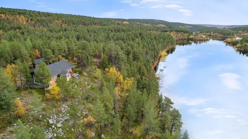 Maison en rondins équarris main 141 m² (1994) + sauna kelo, 6,4 ha et ~300 m de rive privée sur le Boaresgiettejávri — Utsjoki — 3