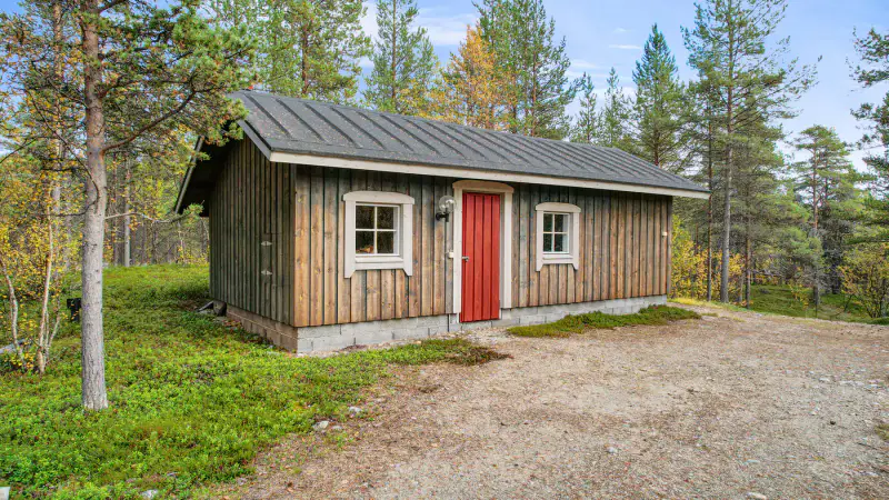 Maison en rondins équarris main 141 m² (1994) + sauna kelo, 6,4 ha et ~300 m de rive privée sur le Boaresgiettejávri — Utsjoki — 7