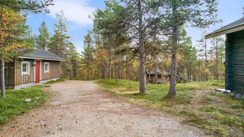 Maison en rondins équarris main 141 m² (1994) + sauna kelo, 6,4 ha et ~300 m de rive privée sur le Boaresgiettejávri — Utsjoki — 10