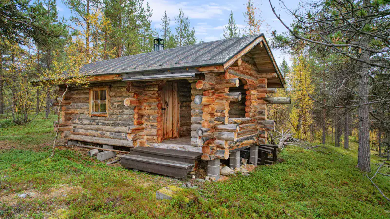 Maison en rondins équarris main 141 m² (1994) + sauna kelo, 6,4 ha et ~300 m de rive privée sur le Boaresgiettejávri — Utsjoki — 8