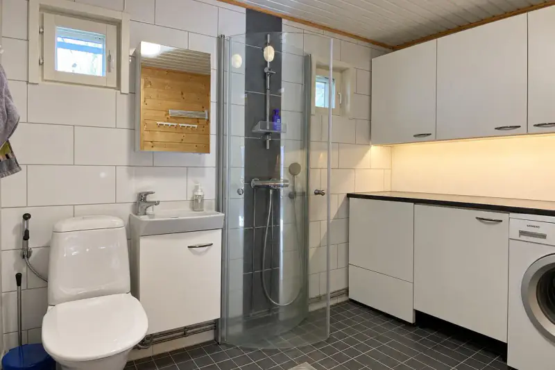Ancienne maison du meunier ~63 m² (1940, rénovée) + sauna, 3 478 m², Myllyoja — Väärinmaja — 11