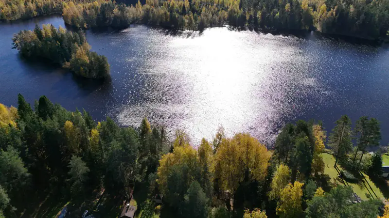 Petit mökki ~25 m² (1968) + sauna de rive à bois, 2 790 m² et 40 m de rive privée sur l’Immolanjärvi — Akonlahti / Varkaus — 2