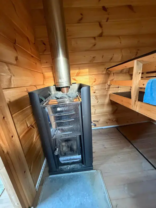 Petit saunamökki Äimisvesi (Saimaa) — Varkaus, ~20 m², 5 700 m², 90 m rive sable — 5
