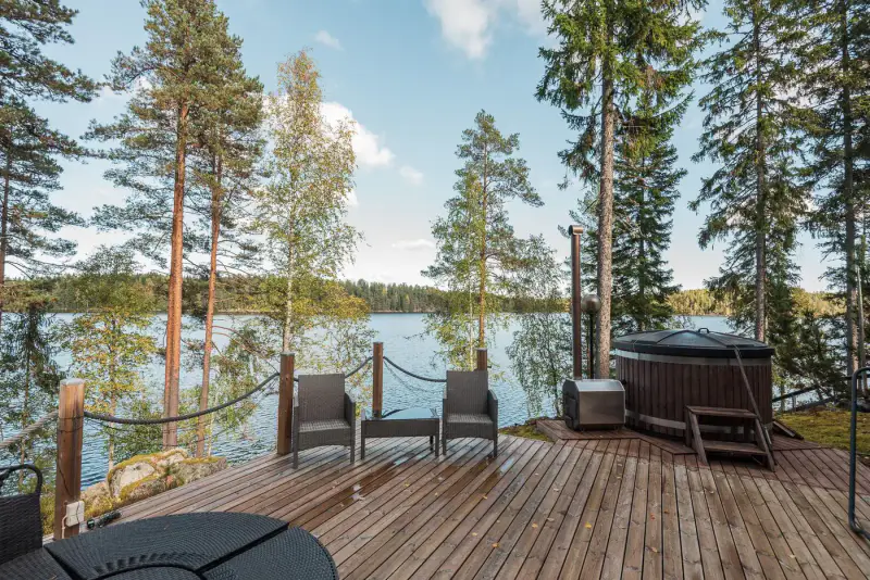 Mökki en rondins ~49 m² + mezzanine (2003), 4 590 m² et ~40 m de rive privée sur l’Iso Arajärvi — Vesilahti — 8