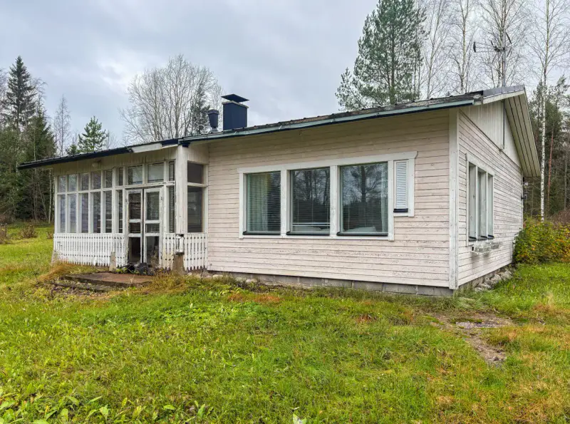 Mökki ~68 m² (2000) + garage et 2 aittas, 5 299 m² et ~200 m de rive privée Rotimojoki — Rotimojoki / Vieremä — 4