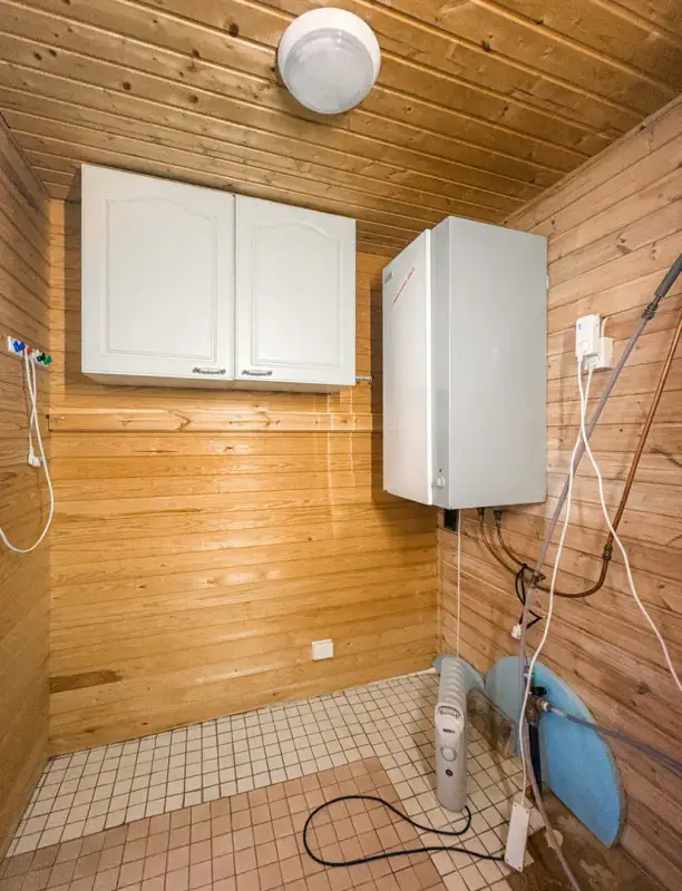 Mökki ~68 m² (2000) + garage et 2 aittas, 5 299 m² et ~200 m de rive privée Rotimojoki — Rotimojoki / Vieremä — 15