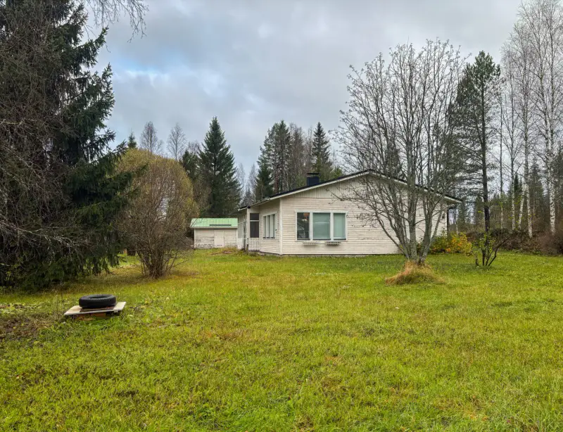 Mökki ~68 m² (2000) + garage et 2 aittas, 5 299 m² et ~200 m de rive privée Rotimojoki — Rotimojoki / Vieremä — 1