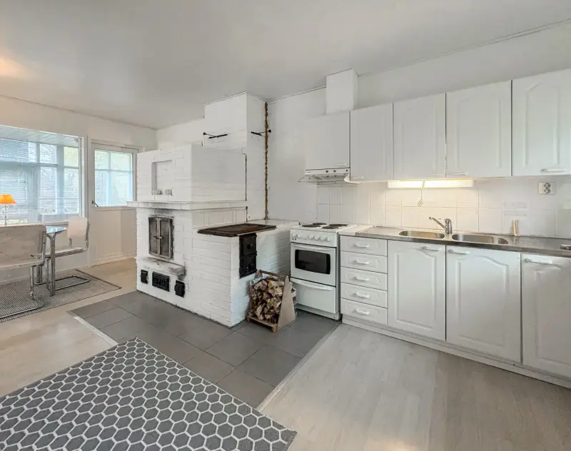 Mökki ~68 m² (2000) + garage et 2 aittas, 5 299 m² et ~200 m de rive privée Rotimojoki — Rotimojoki / Vieremä — 8