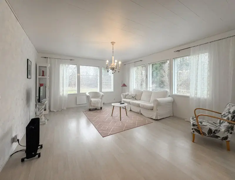 Mökki ~68 m² (2000) + garage et 2 aittas, 5 299 m² et ~200 m de rive privée Rotimojoki — Rotimojoki / Vieremä — 6