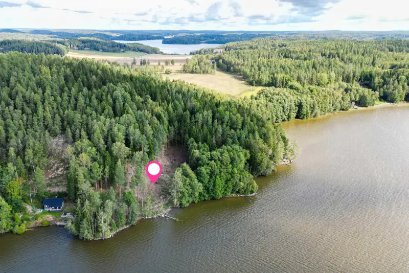 Terrain rive Hiidenvesi ~5 344 m² (~80 m), orientation sud — Irjala / Vihti — 2