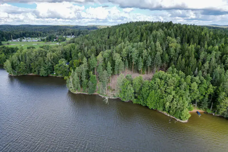 Terrain rive Hiidenvesi ~5 344 m² (~80 m), orientation sud — Irjala / Vihti — 6