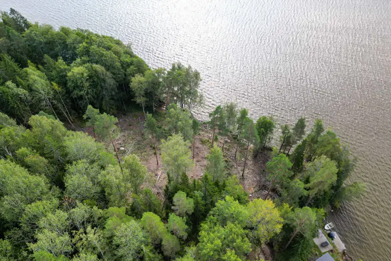 Terrain rive Hiidenvesi ~5 344 m² (~80 m), orientation sud — Irjala / Vihti — 13