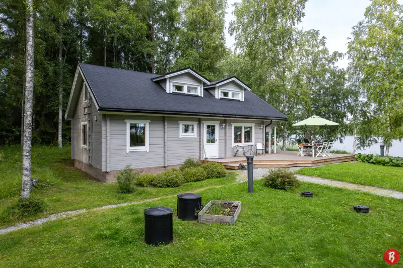 Chalet en rondins 64 m² (1984), rantasauna et ponton, 2 454 m² et rive privée sur le Keitele — Keitelepohja / Viitasaari — 2