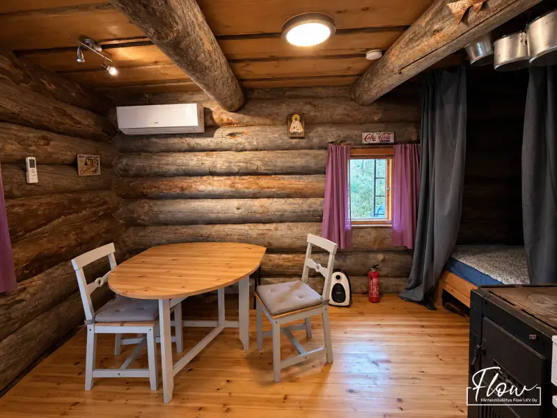 Mökki en kelohonka ~35 m² (2003) + sauna, ~65 m de rive privée sur le Keitele, 4 110 m² — Ilmolahti / Viitasaari — 9