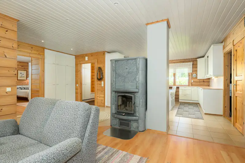 Maison rondins ~149 m² (2005) + rantasauna habitable, 5 600 m², Löytänä — Viitasaari — 12