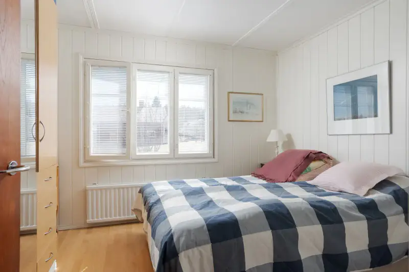 Maison ~165 m² (1965/rénov. 2007) + sauna, ~7,9 ha, rive + part Huopanankoski — Viitasaari — 9