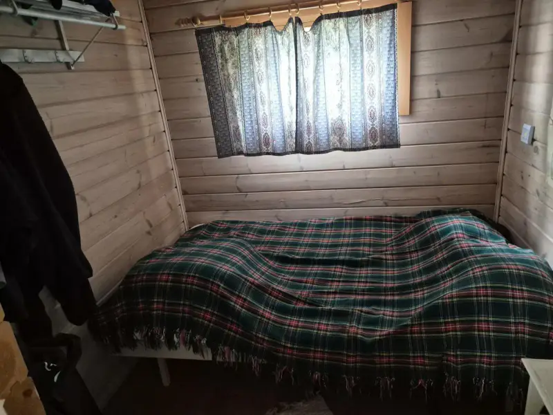 Chalet ~30 m² (1982) sur l’île de Kujaholmi, ~70 m de rive rocheuse, 1 515 m² — Klamila / Virolahti — 10