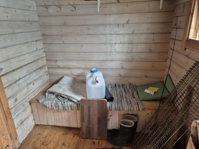 Chalet ~30 m² (1982) sur l’île de Kujaholmi, ~70 m de rive rocheuse, 1 515 m² — Klamila / Virolahti — 13