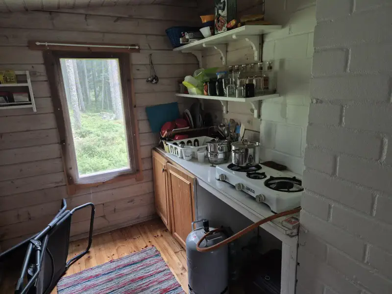 Chalet ~30 m² (1982) sur l’île de Kujaholmi, ~70 m de rive rocheuse, 1 515 m² — Klamila / Virolahti — 12