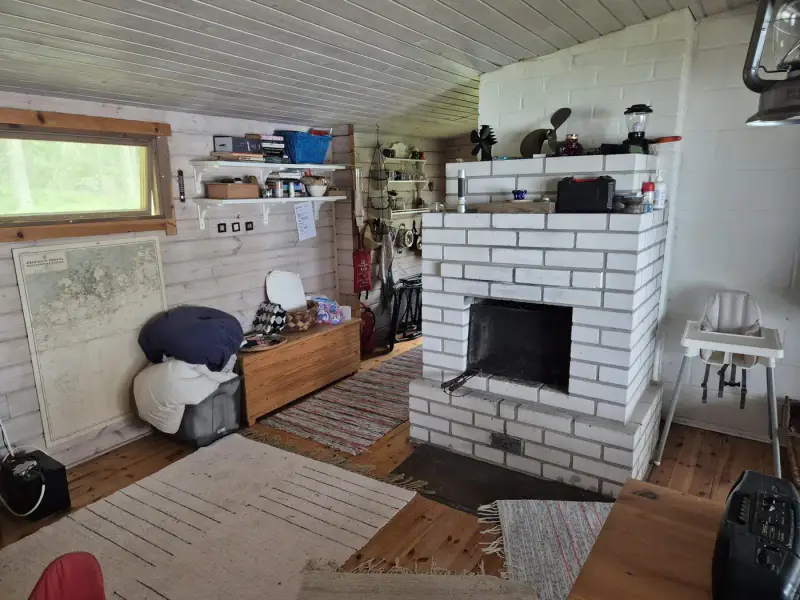 Chalet ~30 m² (1982) sur l’île de Kujaholmi, ~70 m de rive rocheuse, 1 515 m² — Klamila / Virolahti — 11