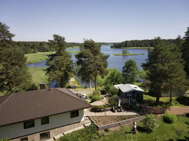 Villa mer ~140 m² (1992) rénovée, 3 100 m², rive privée — Vilkkilä / Virolahti — 4