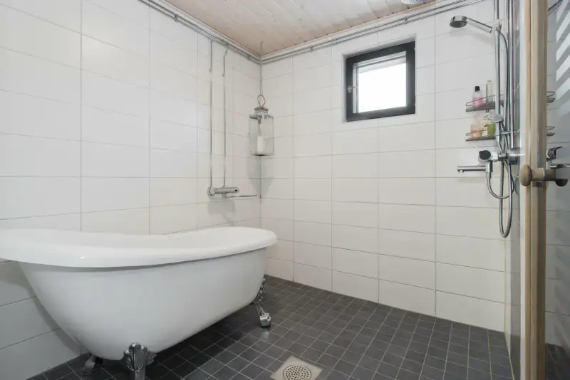 Villa mer ~140 m² (1992) rénovée, 3 100 m², rive privée — Vilkkilä / Virolahti — 17