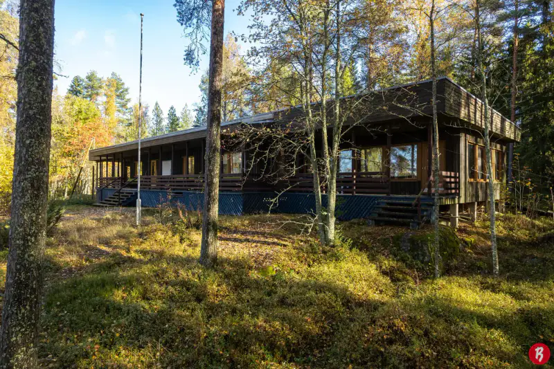 Ancien centre de colonie paroissial : mökki ~69 m² + bâtiment sauna 76 m², 16 930 m² et rive privée sur le Röykäsjärvi — Komossa / Vöyri — 16