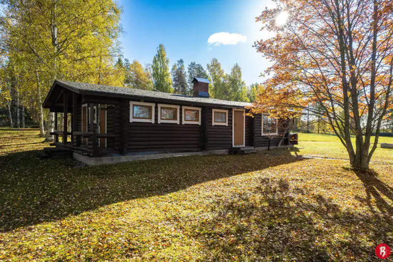 Ancien centre de colonie paroissial : mökki ~69 m² + bâtiment sauna 76 m², 16 930 m² et rive privée sur le Röykäsjärvi — Komossa / Vöyri — 9