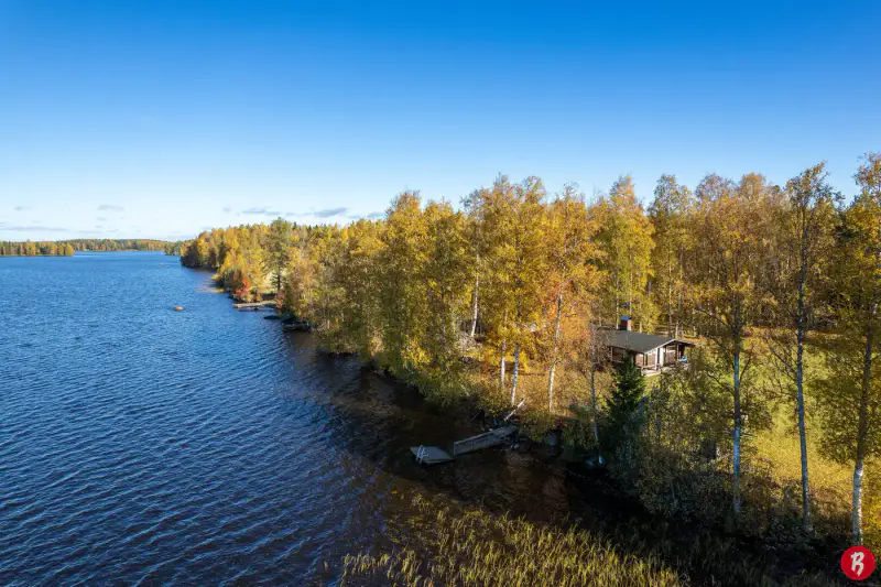 Ancien centre de colonie paroissial : mökki ~69 m² + bâtiment sauna 76 m², 16 930 m² et rive privée sur le Röykäsjärvi — Komossa / Vöyri — 2