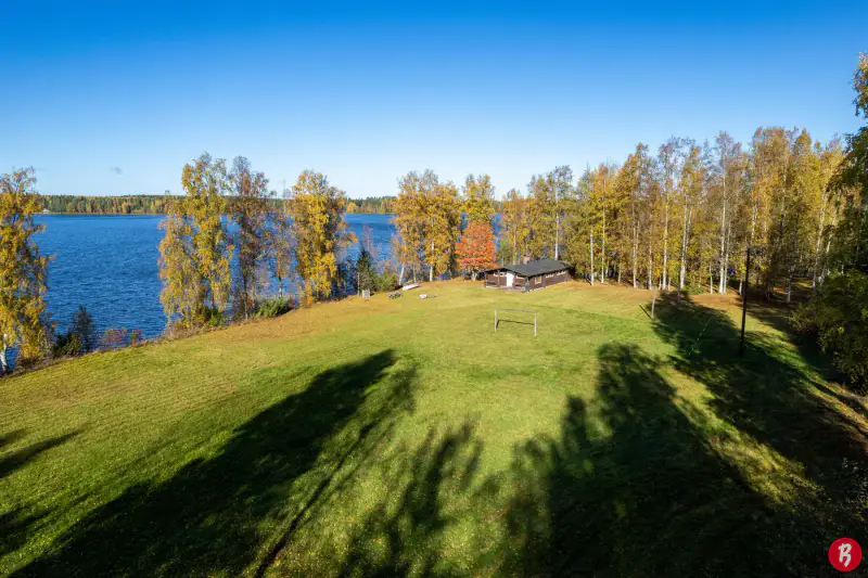 Ancien centre de colonie paroissial : mökki ~69 m² + bâtiment sauna 76 m², 16 930 m² et rive privée sur le Röykäsjärvi — Komossa / Vöyri — 6