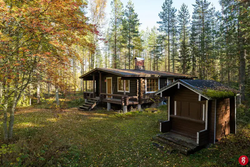 Ancien centre de colonie paroissial : mökki ~69 m² + bâtiment sauna 76 m², 16 930 m² et rive privée sur le Röykäsjärvi — Komossa / Vöyri — 12
