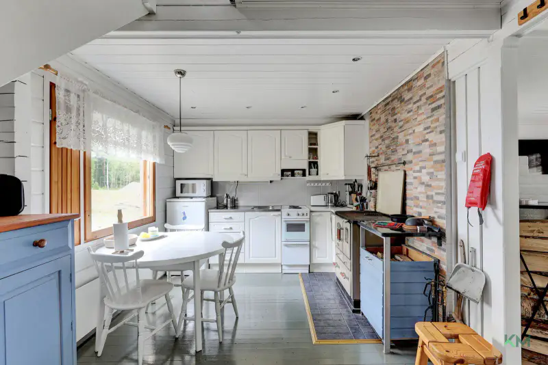 Chalet 1989, 47 m², rive privée Kivijärvi 40 m, 3 580 m² — Ylitornio — 9