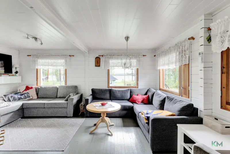 Chalet 1989, 47 m², rive privée Kivijärvi 40 m, 3 580 m² — Ylitornio — 5