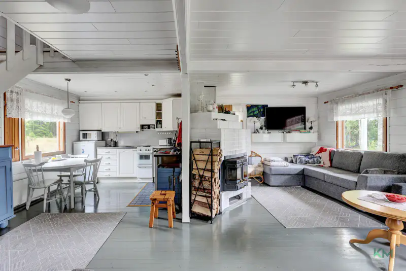 Chalet 1989, 47 m², rive privée Kivijärvi 40 m, 3 580 m² — Ylitornio — 2