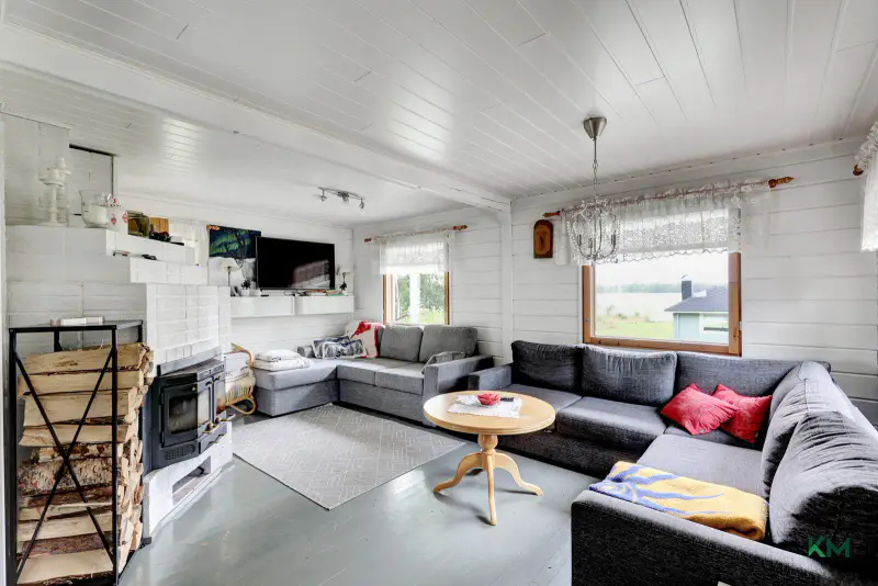 Chalet 1989, 47 m², rive privée Kivijärvi 40 m, 3 580 m² — Ylitornio — 3