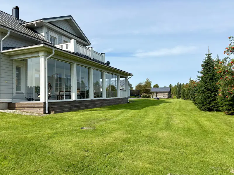 Maison familiale ~180 m² (2014) + garage, 8 650 m² en bord de rivière — Kalajoki / Ylivieska — 14