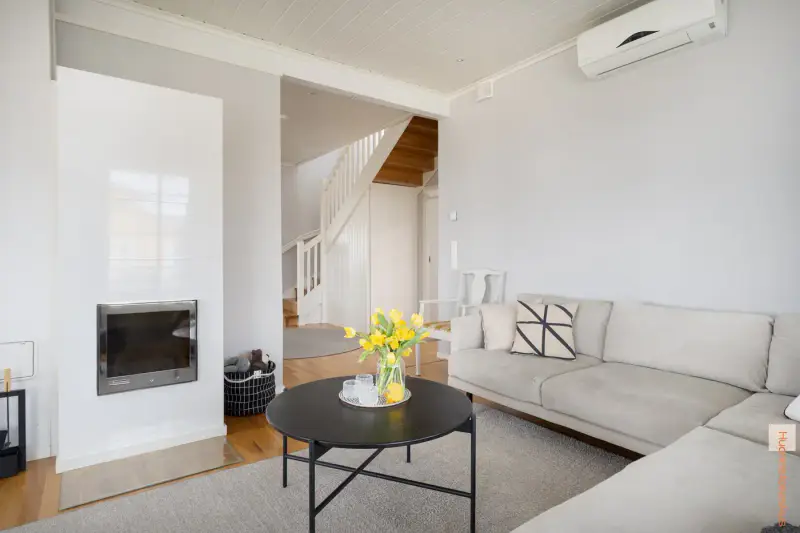 Maison familiale ~180 m² (2014) + garage, 8 650 m² en bord de rivière — Kalajoki / Ylivieska — 10