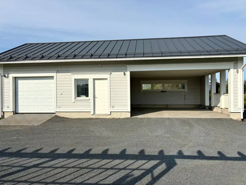 Maison familiale ~180 m² (2014) + garage, 8 650 m² en bord de rivière — Kalajoki / Ylivieska — 16