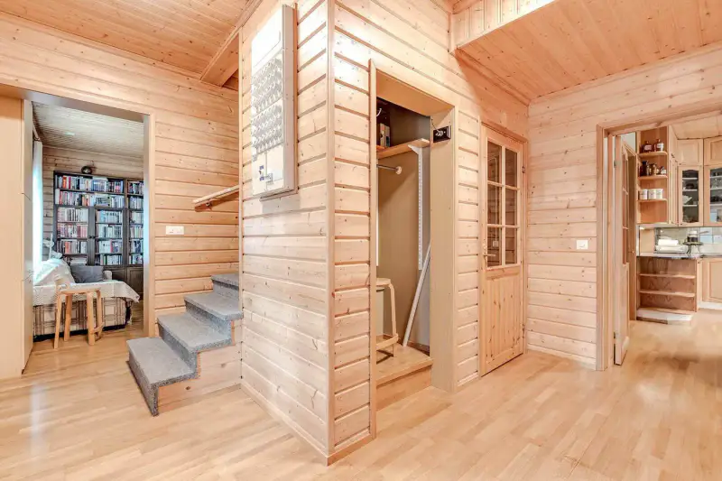 Grande maison en rondins rénovée, Näsijärvi — Kuru (Ylöjärvi), 156 m², 2 240 m², ~100 m rive — 19